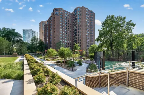 1235 Yale Place Minneapolis MN 55403