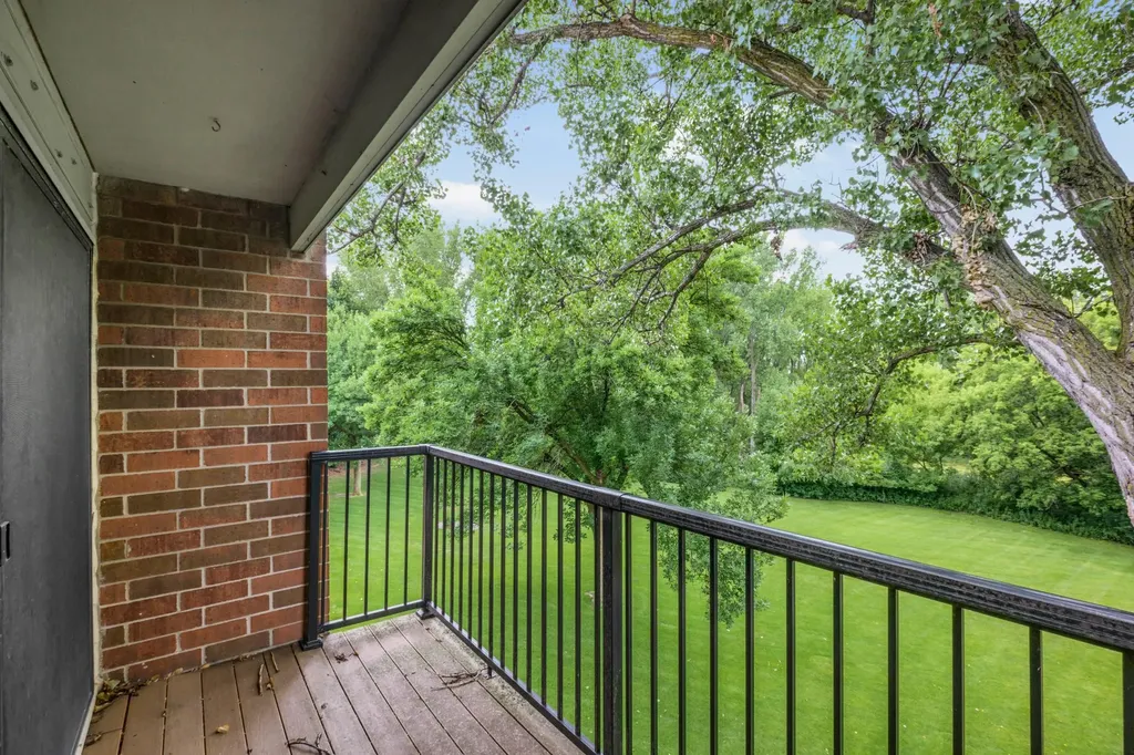 4 Pine Tree Drive Arden Hills MN 55112