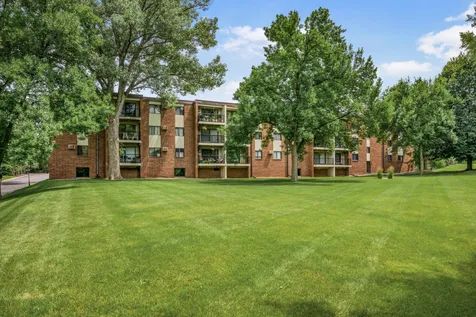 4 Pine Tree Drive Arden Hills MN 55112
