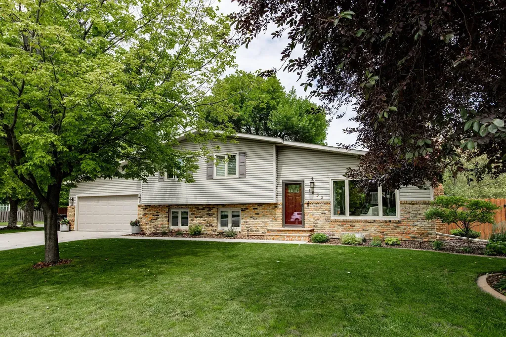 1632 Flickertail Circle S Fargo ND 58103