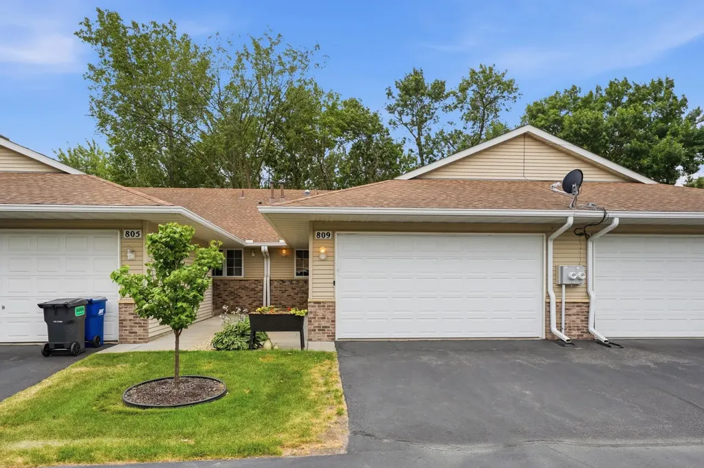 809 White Oak Court New Brighton MN 55112