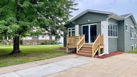 404 1st Avenue SE Pine Island MN 55963