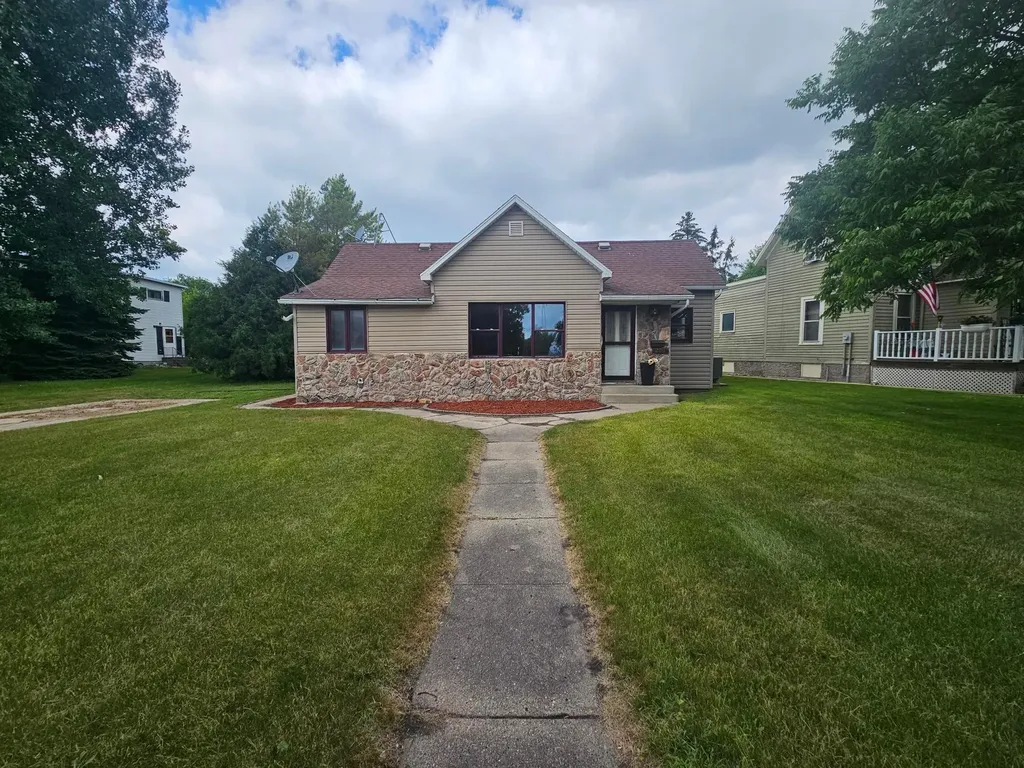 237 E Nelson Avenue Warren MN 56762