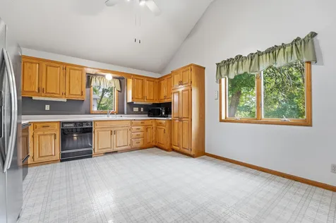 1827 Hydram Avenue N Oakdale MN 55128