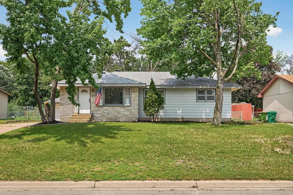 409 Manor Drive NE Spring Lake Park MN 55432