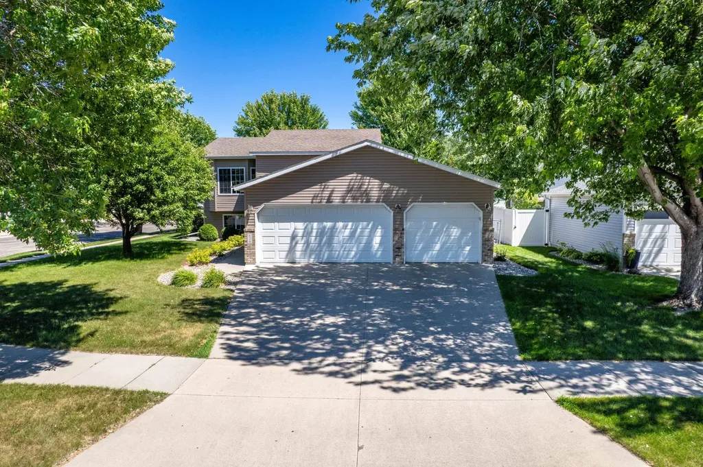 624 29th Street N Moorhead MN 56560