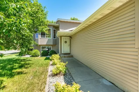 624 29th Street N Moorhead MN 56560