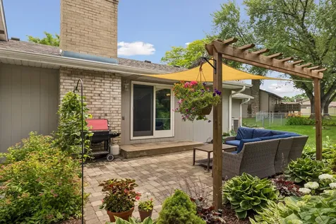 1848 Evergreen Draw Woodbury MN 55125