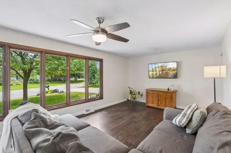 1848 Evergreen Draw Woodbury MN 55125