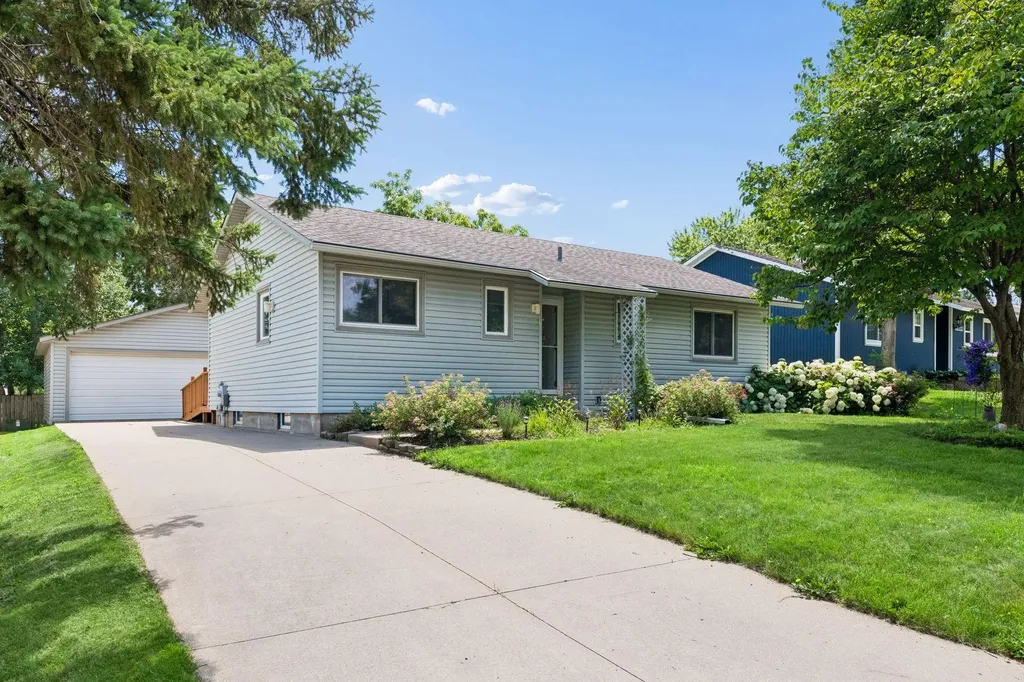 112504 Ramsey Court Chaska MN 55318