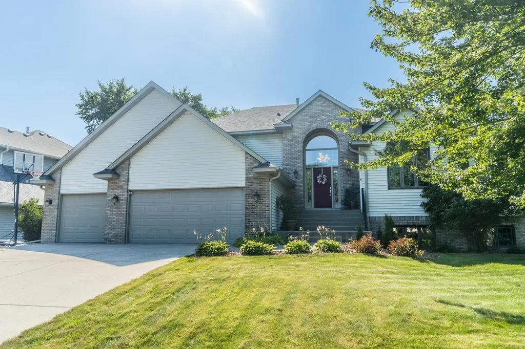 1199 Ashley Lane Mahtomedi MN 55115