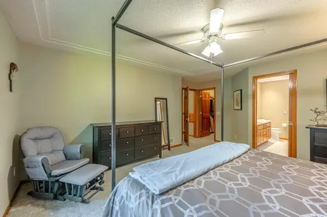 1199 Ashley Lane Mahtomedi MN 55115