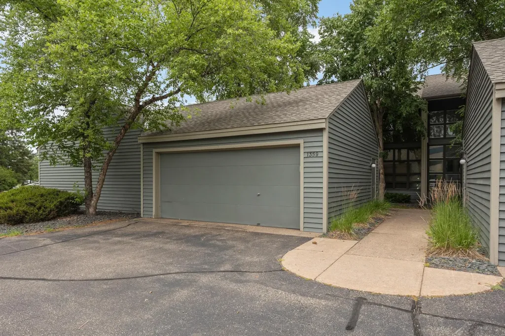 1359 Spencer Road W Saint Paul MN 55108