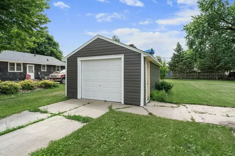 1810 1st Avenue SE Austin MN 55912