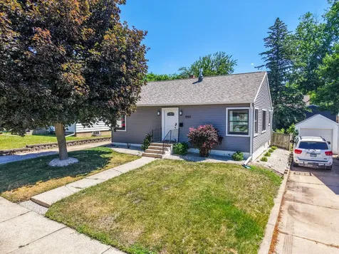 1550 7 1/2 Avenue NE Rochester MN 55906