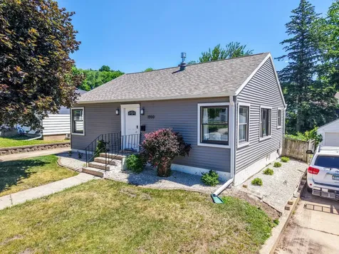 1550 7 1/2 Avenue NE Rochester MN 55906