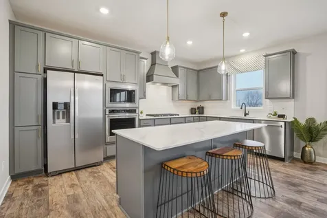 1686 Elbert Drive Shakopee MN 55379