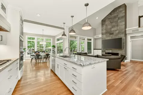 933 Fox Valley Place SW Rochester MN 55902