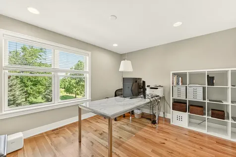 933 Fox Valley Place SW Rochester MN 55902