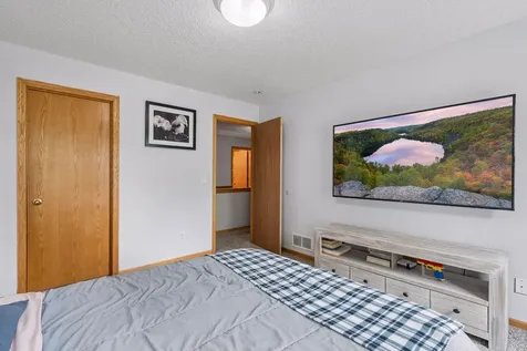 945 Golden Way NW Isanti MN 55040