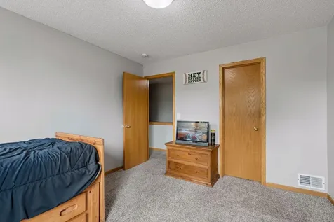 945 Golden Way NW Isanti MN 55040
