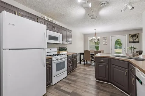 945 Golden Way NW Isanti MN 55040