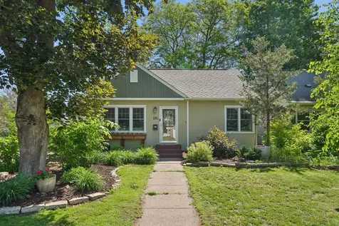 1576 Grotto Street N Saint Paul MN 55117