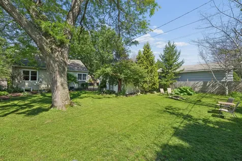 1576 Grotto Street N Saint Paul MN 55117