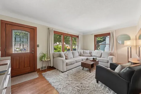 1576 Grotto Street N Saint Paul MN 55117