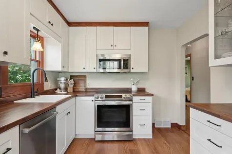 1576 Grotto Street N Saint Paul MN 55117