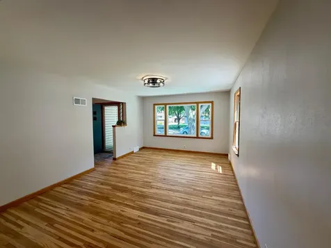 917 N Mckenzie Street Luverne MN 56156