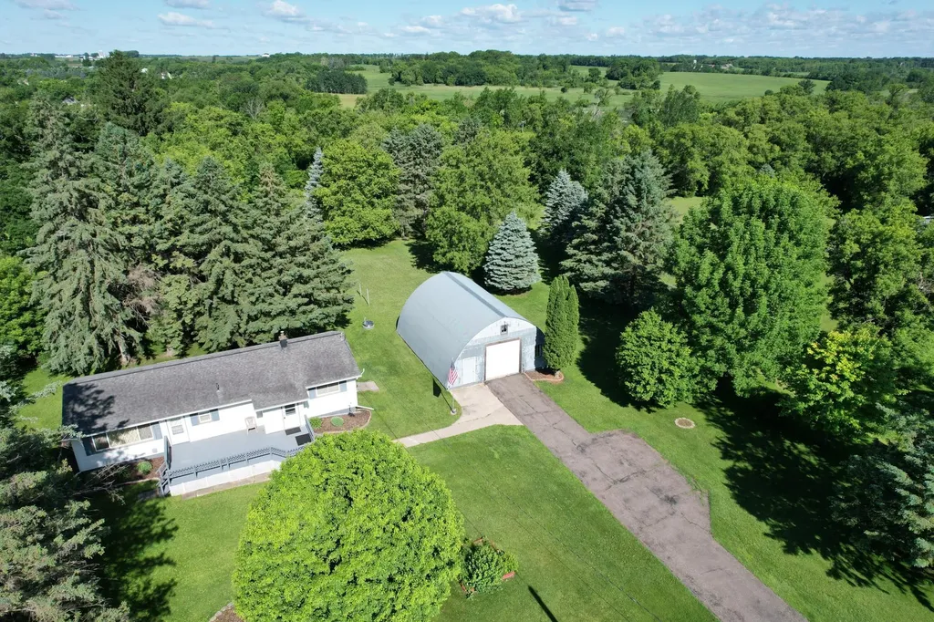 1039 4th Street Holdingford MN 56340