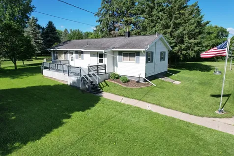 1039 4th Street Holdingford MN 56340