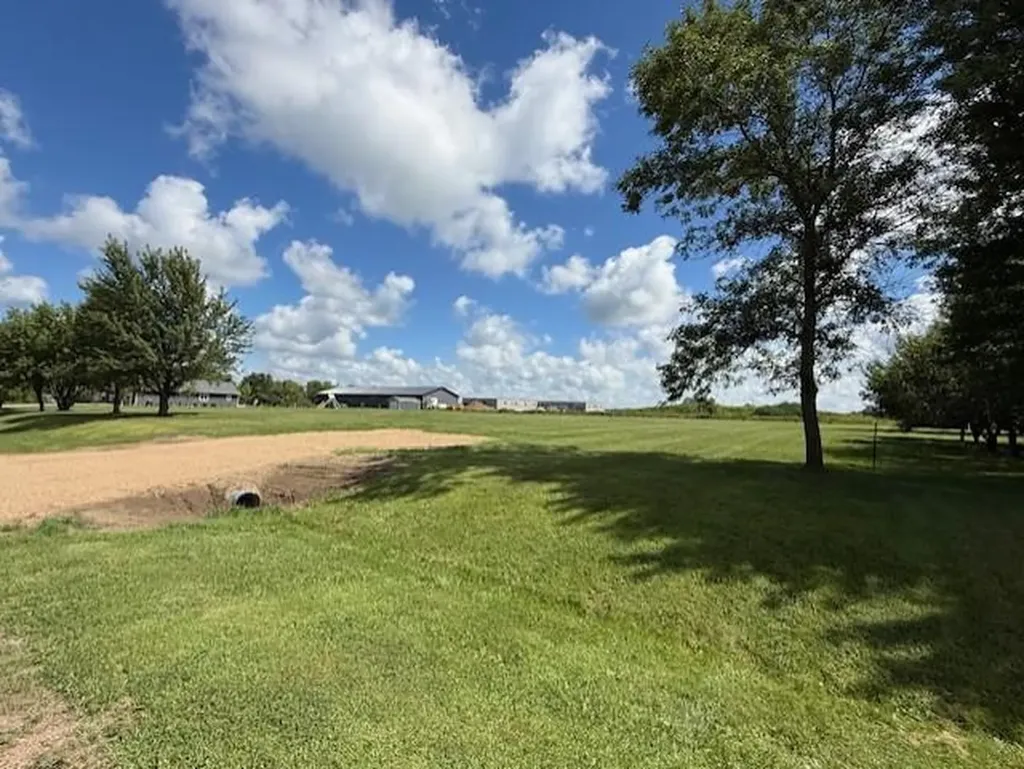 2925 Matthew Drive Windom MN 56101