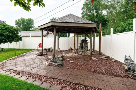 1003 S Elm Street La Crescent MN 55947