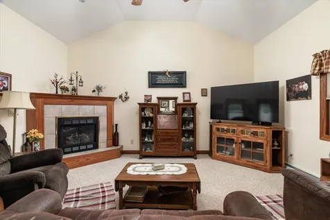 1003 S Elm Street La Crescent MN 55947