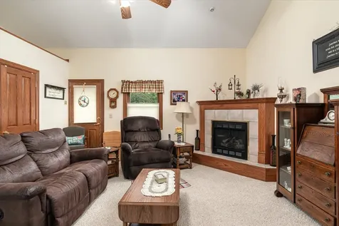1003 S Elm Street La Crescent MN 55947
