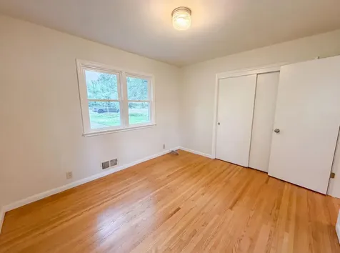 1587 Hudson Road Saint Paul MN 55106
