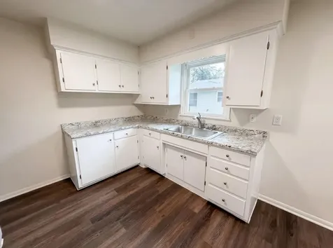 1587 Hudson Road Saint Paul MN 55106
