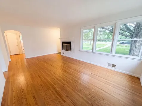 1587 Hudson Road Saint Paul MN 55106