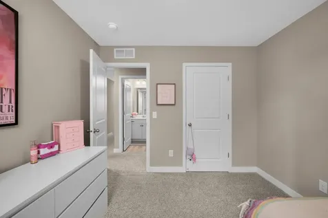 18184 Hartlin Avenue Lakeville MN 55044