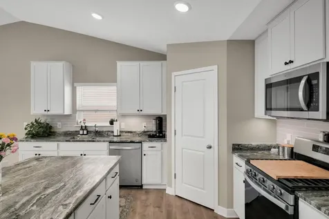 18184 Hartlin Avenue Lakeville MN 55044