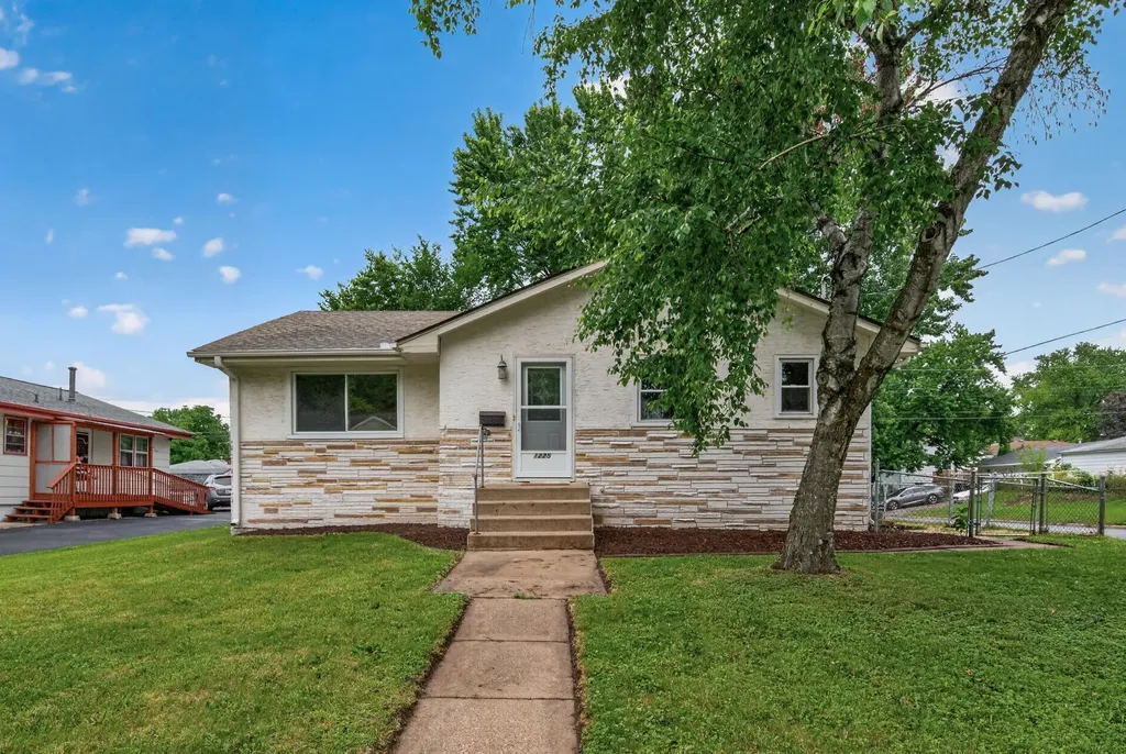1225 43rd Avenue NE Columbia Heights MN 55421