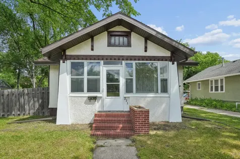 223 11th Avenue N Fargo ND 58102