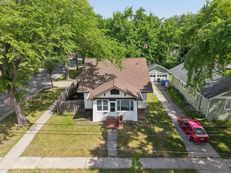 223 11th Avenue N Fargo ND 58102
