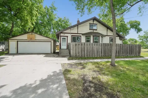 223 11th Avenue N Fargo ND 58102