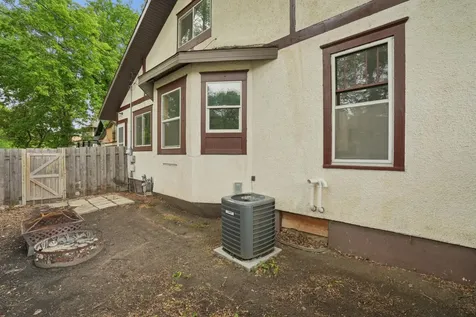 223 11th Avenue N Fargo ND 58102