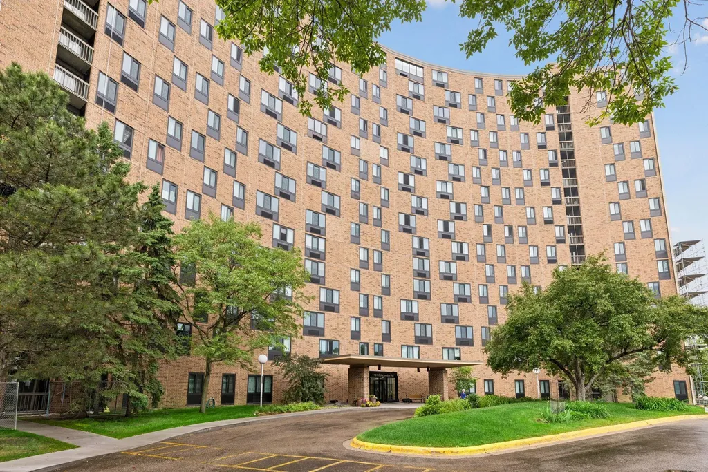 1181 Edgcumbe Road Saint Paul MN 55105