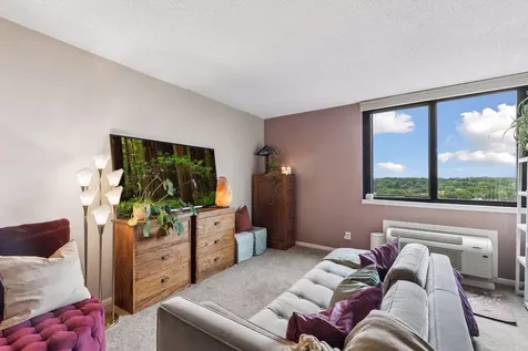 1181 Edgcumbe Road Saint Paul MN 55105