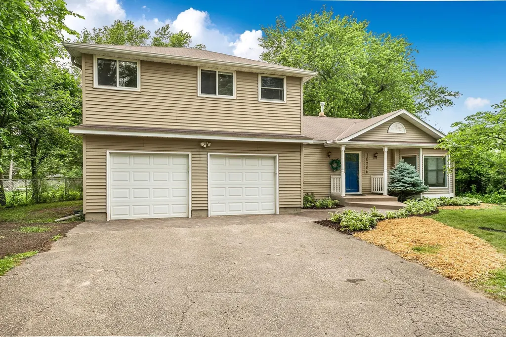 10206 Lakeview Drive W Minnetonka MN 55305